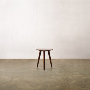 Triangular mango wooden side table with three wooden legs